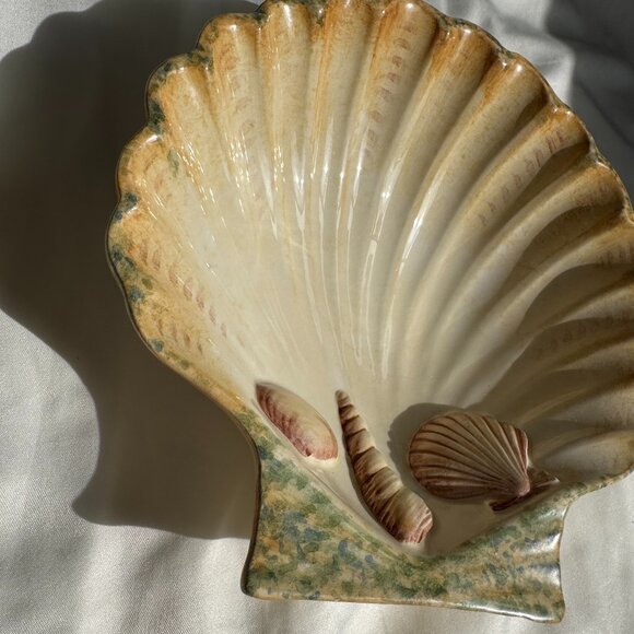 EUC, VIETRI Italy Triton Seashell Shape Bowl Dish, Ceramic, Cream & Sand, 7 in. - Picture 4 of 8